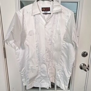Guayabera Yucateca Men's White Embroidered Guayabera Shirt Size XL Mexico